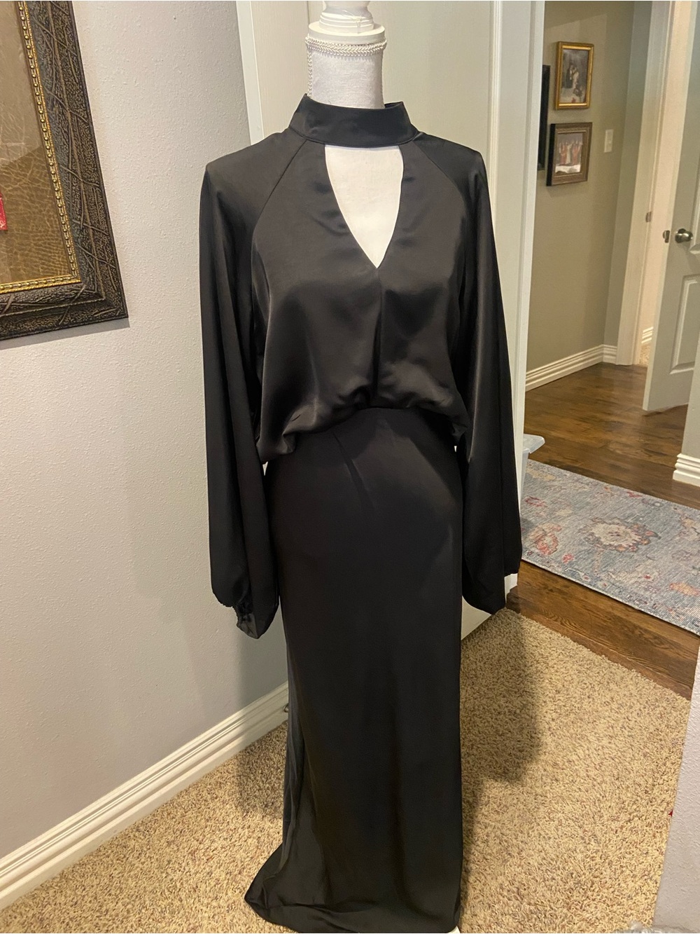 glam Black Long Sleeve Maxi Dress with Keyhole Neckline